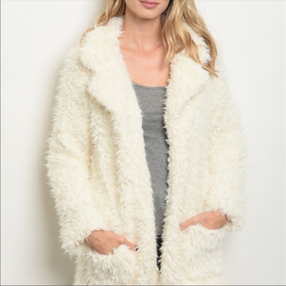 Trendy Faux Fur Teddy Bear Jacket 🎀 HOST PICK🎀 - Picture 2 of 3
